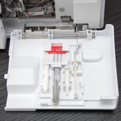 Overlock N 656D s úzkým ramenem + doprava zdarma